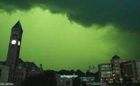 ظاهرة غربية.. انقلاب لون المساء في ولاية داكوتا الأمريكية إلى الأخضر الداكن