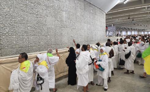 حجاج بيت الله الحرام يستقبلون أول أيام التشريق