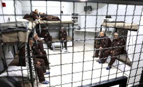 اسرى فلسطينيين في سجن الرملة الاسرائيلي