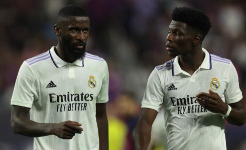 لاعبا ريال مدريد تشاوميني وروديجير