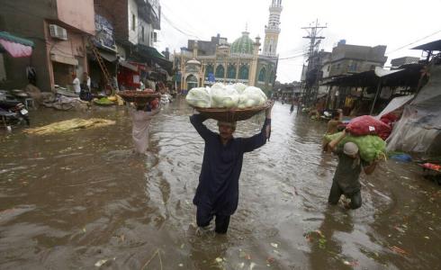 304 قتيلا جراء الأمطار والفيضانات في باكستان
