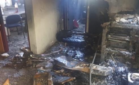 آثار الحريق في مدرسة البيان في رهط
