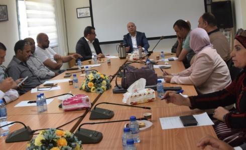 لقاء رئيس دائرة شؤون اللاجئين مع رئيسي وأعضاء اللجنتين الشعبيتين المنتخبتين في مخيمي عسكر القديم وقلنديا