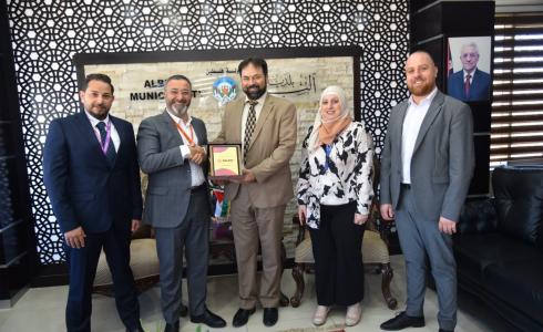 شركة PalPay وبلدية البيرة توقعان اتفاقية تعاون