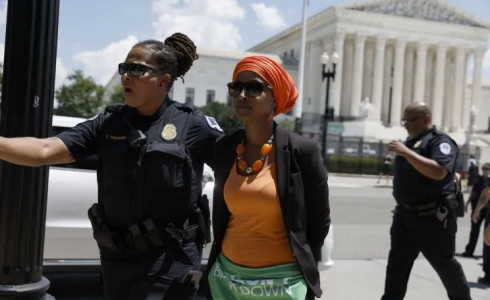 سبب اعتقال أعضاء الكونغرس الأمريكي