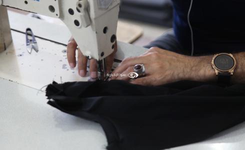 حياكة الملابس في قطاع غزة