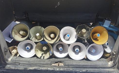 شرطة البلديات تصادر 350 مكبرًا للصوت من الباعة المتجولين