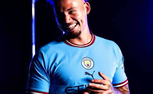 لاعب وسط ليدز يونايتد كالفن فيليبس