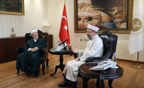 رئيس الشؤون الدينية التركي يلتقي خطيب المسجد الأقصى