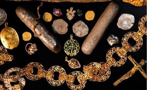 كنوز - تعبيرية