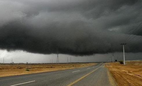 طقس السعودية : سحب رعدية مصحوبة برياح نشطة على هذه المناطق