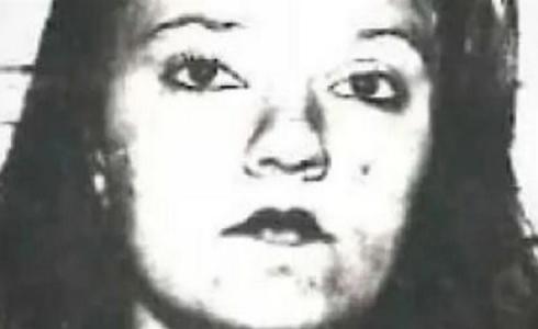 الفتاة آنا كين قتلت في ظروف غامضة عام 1988 في أمريكا