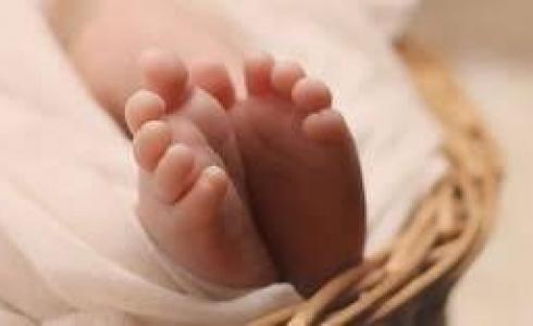 طفل حديث الولادة