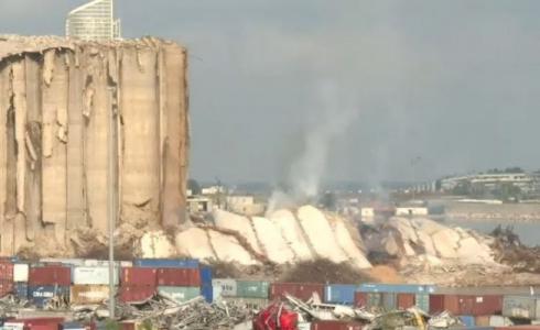 انهيار من صوامع مرفأ بيروت.