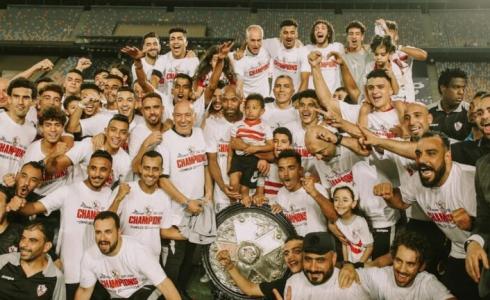 احتفال لاعبي الزمالك الدوري الممتاز.