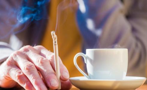 خطر يهدد حياتك - لا تشرب القهوة مباشرة بعد الاستيقاظ من النوم