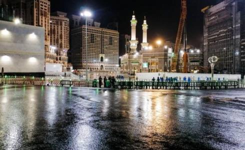 أمطار غزيرة على الحرم المكي