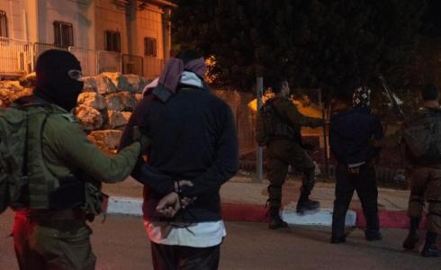 الجيش الإسرائيلي يعتقل  مواطنين في الضفة الغربية - أرشيفية