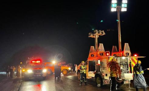 الدفاع المدني السعودي ينقذ عائلة احتجزتها السيول في محافظة العيص