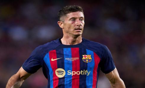 نجم برشلونة الجديد ليفاندوفسكي يتعرض للسرقة