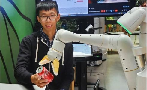 شركة غوغل تكشف عن روبوت لخدمة موظفيها