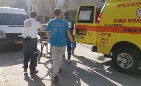 إصابة خطيرة لعاملين في تل أبيب