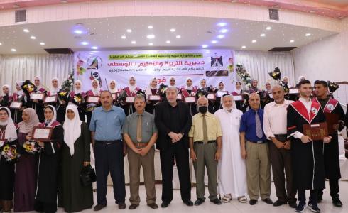 من جانب الاحتفال بتكريم الأوائل