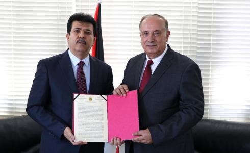 خلال لقاء وزير التعليم محمود أبو مويس مغ سفير تونس لدى فلسطين الحبيب بن فرح
