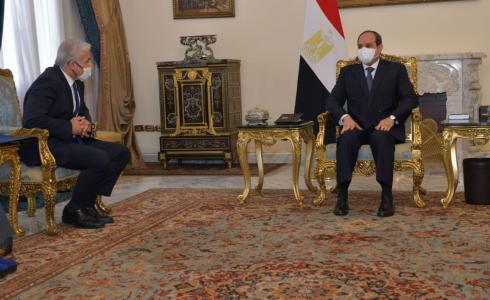 لقاء سابق بين الرئيس المصري عبد الفتاح السيسي ورئيس الوزراء الإسرائيلي لبيد