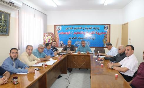 غزة: تربية الوسطى تجتمع برؤساء الأقسام لمناقشة الخطة التشغيلية للعام الدراسي الجديد
