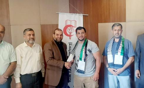 محيسن" يكّرم البطل الجزائري فتحي نورين بعد رفضه منازلة لاعب صهيوني