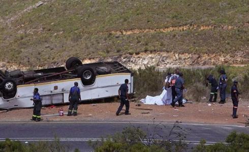حادث سير انقلاب باص لنقل الركاب