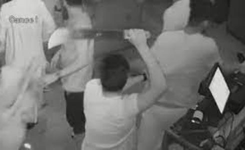 استخدام الساطور خلال مشاجرة بين شبان في مقهى بالكويت