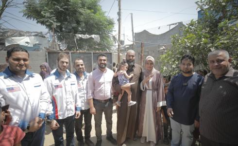 مؤسسة أحباء غزة ماليزيا تقدم منحة دراسية لطالبة متفوقة في الثانوية العامة