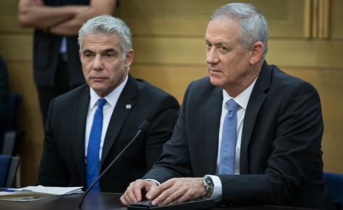 لابيد وغانتس يعقدان مشاورات أمنية حول الوضع في غلاف غزة - أرشيف