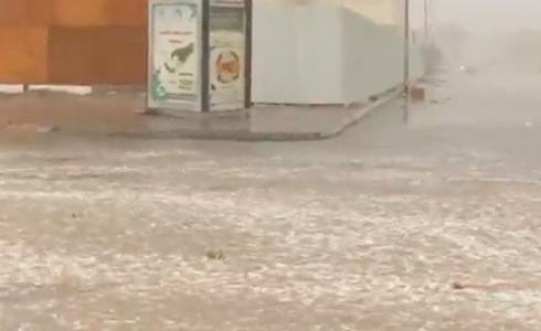 أمطار غزيرة وسيول في العوالي بمكة المكرمة