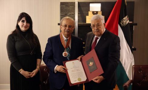 الرئيس عباس يمنح السفير السعودي السابق لدى الأمم المتحدة نجمة الاستحقاق