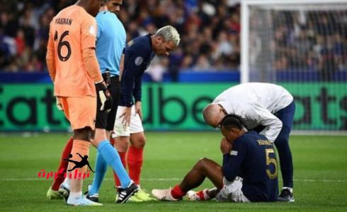 لحظة تعرض اللاعب كوندي للاصابة مع منتخبه فرنسا.