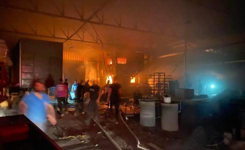 إخماد حريق داخل شركة لصناعة الأثاث غرب سلفيت