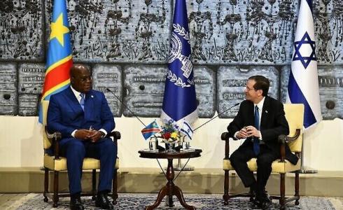 رئيس الكونغو فيليكس تشيسكيدي مع الرئيس الاسرائيلي يتسحاق هرتسوغ