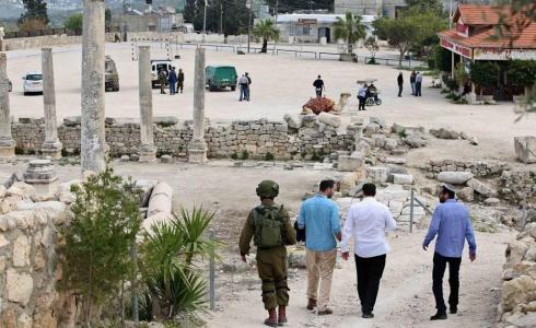 مستوطنون يقتحمون الموقع الأثري في سبسطية