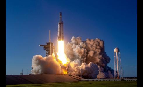 أمريكا تطلق قمراً اصطناعياً جديداً للتجسس