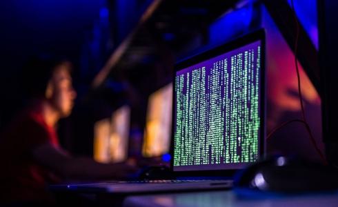 مباحث غزة تنجز قضية تسول إلكتروني بقيمة 20 ألف دولار