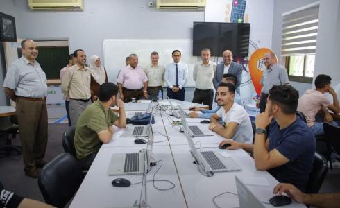 التعليم بغزة تشرع بعقد الامتحان التطبيقي الشامل