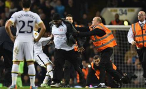 دخول مشجع لملعب - أرشيفية