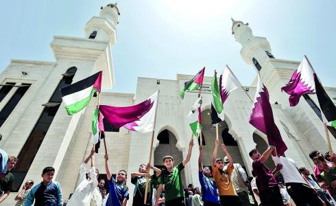 أعلام قطر وفلسطين