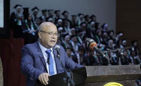 "شؤون اللاجئين" تكرم الطلبة المتفوقين في الثانوية العامة في قطاع غزة