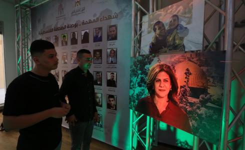 افتتاح معرض حكاية صورة في يوم التضامن العالمي مع الصحفي الفلسطيني