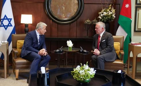 لابيد يلتقي بالملك عبدالله الثاني