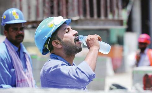الإمارات : انتهاء حظر العمل وقت الظهيرة " تحت أشعة الشمس "